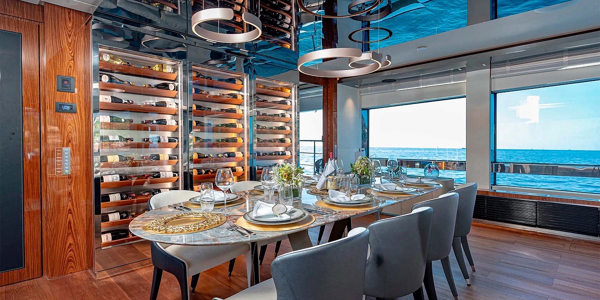 Аренда моторной мега яхты Amer 120 LAFAYETTE во Франции